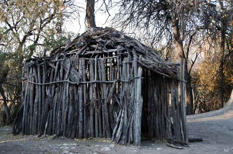 20 - Namibia - Tsintsabis - poblado Bosquimano - vivienda